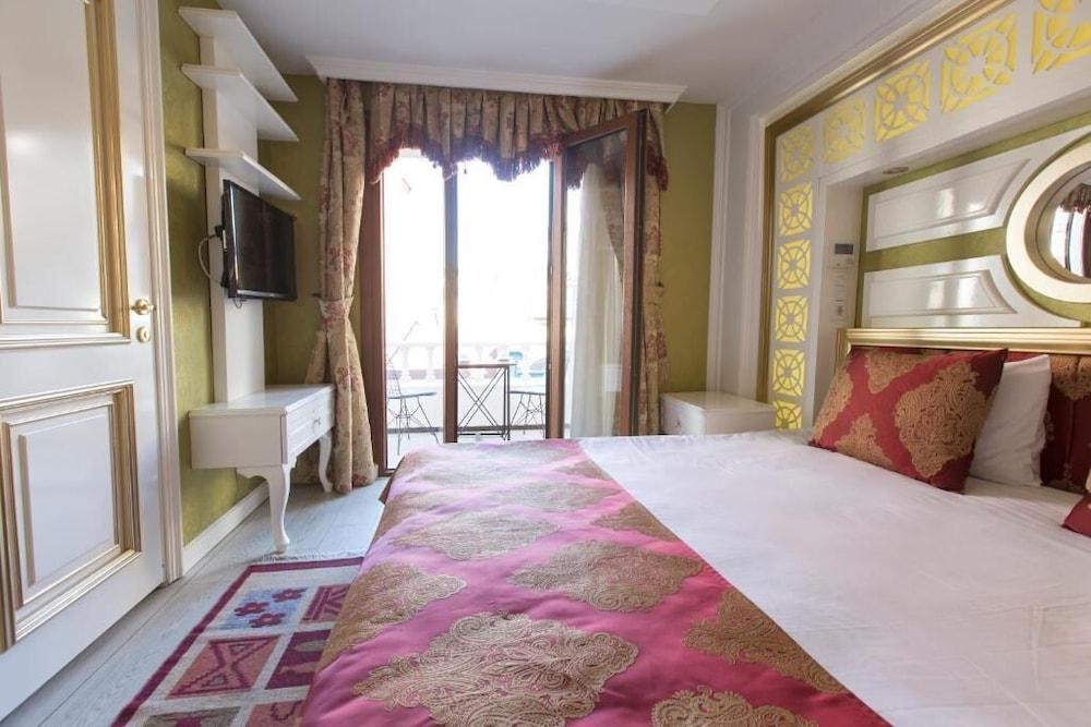 Queens Land Istanbul
