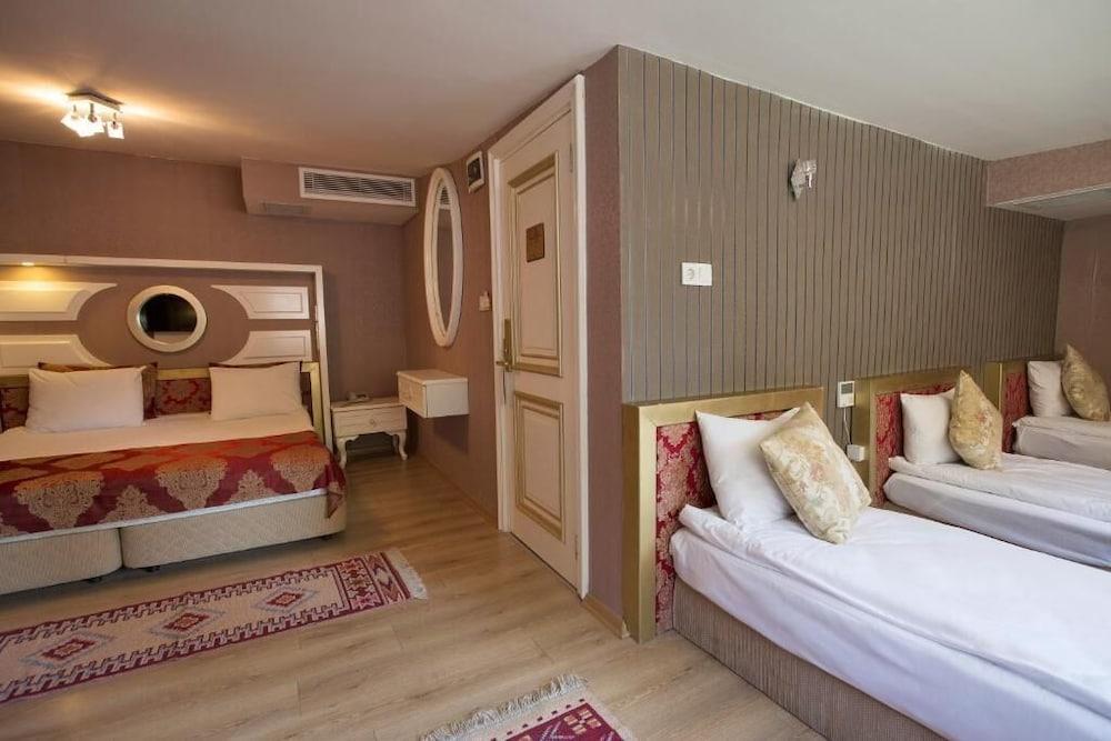 Hotel Queens Land *