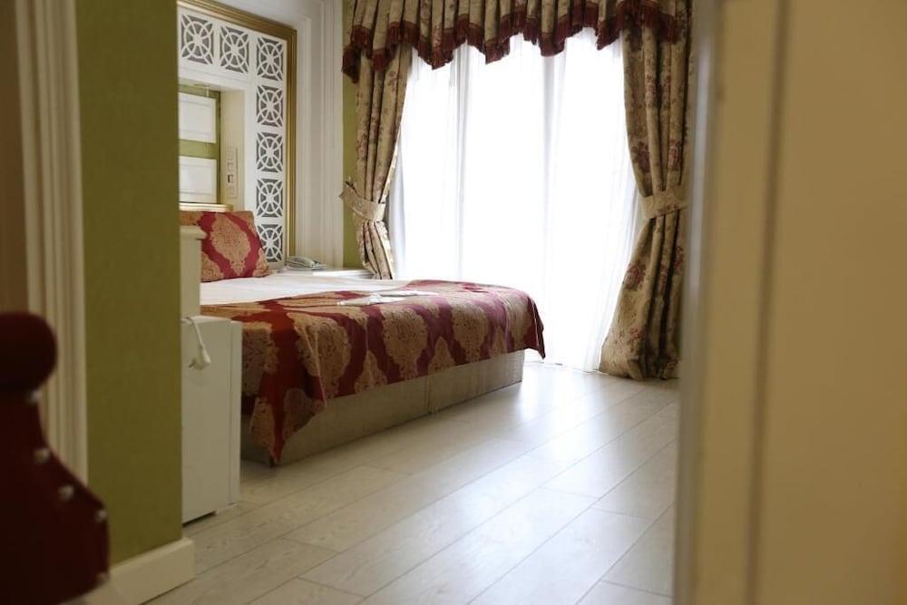 Queens Land Hotel Istanbul