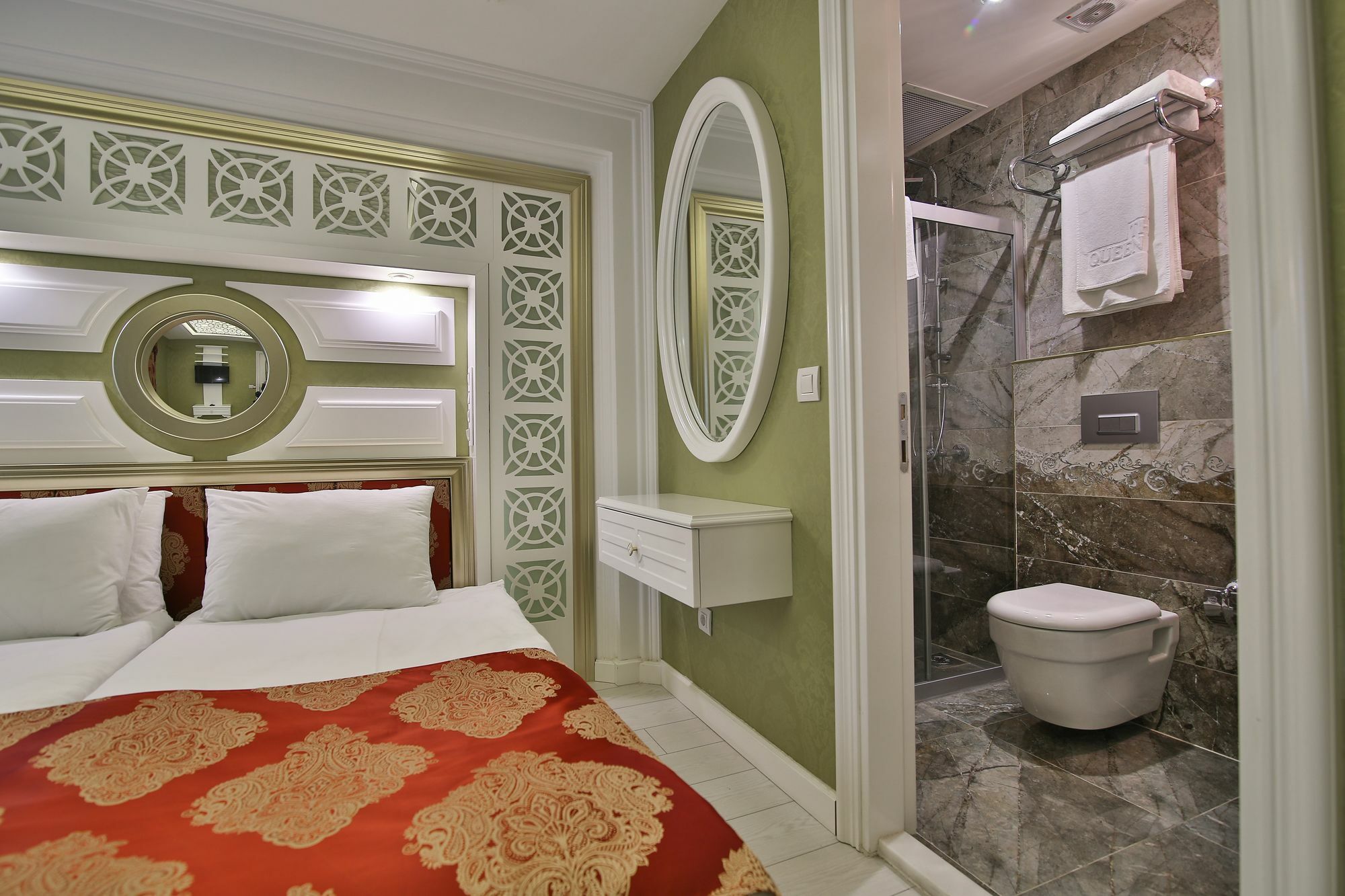 Queens Land Hotel Istanbul
